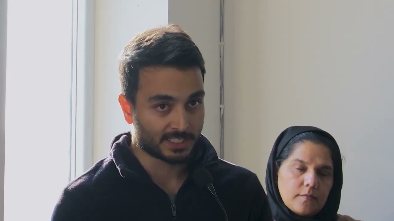 Кашмирский университет чествует студентов, успешно сдавших экзамены на государственную службу.