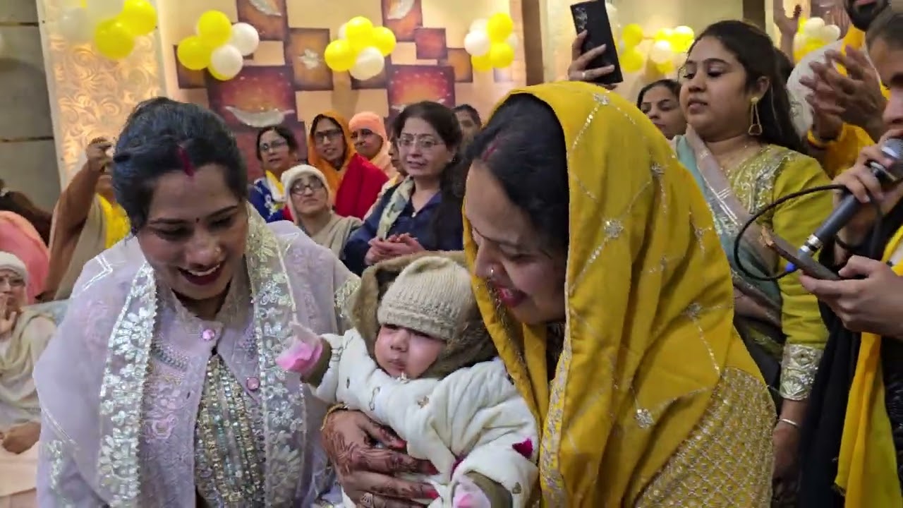 हमनें मोहन को बुलाया है वो आता होगा 