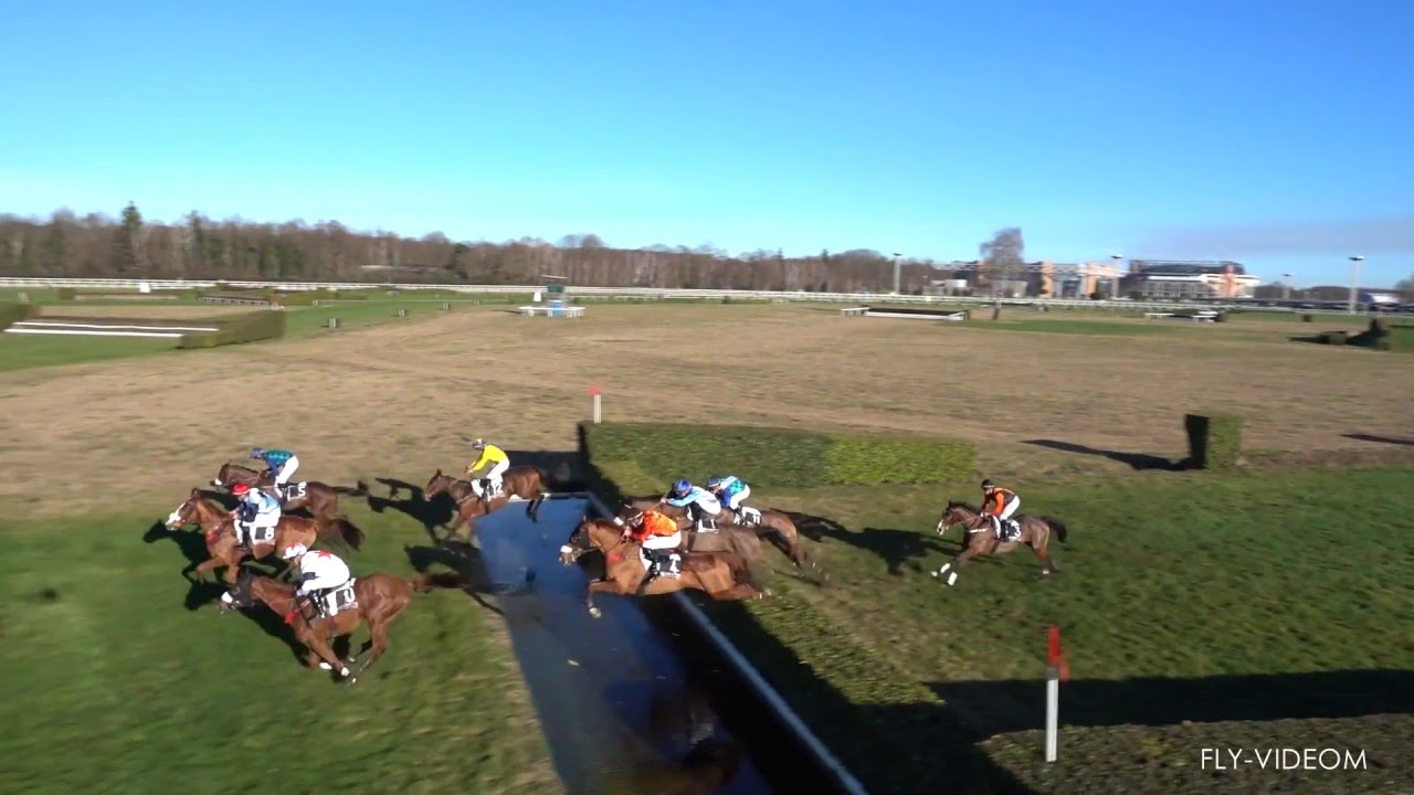 Hippodrome et centre d'entrainement de Pau Extraits tournage - DRONE DE CHEVAL