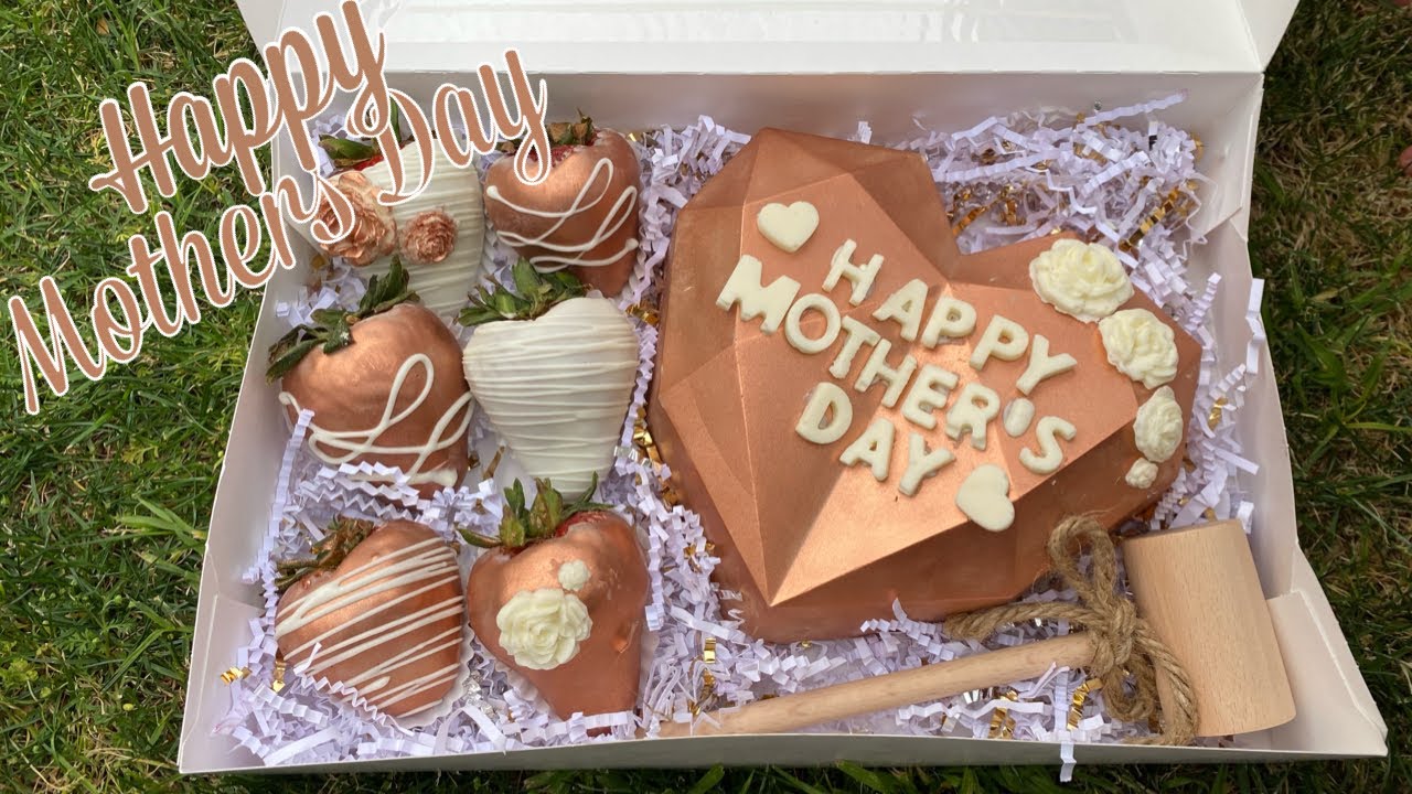 MOTHERS DAY BREAKABLE HEART | ROSE GOLD CHOCOLATE COVERED STRAWBERRIES