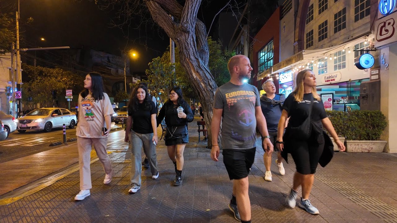 Paseo nocturno por MIRAFLORES, Lima Perú 2024