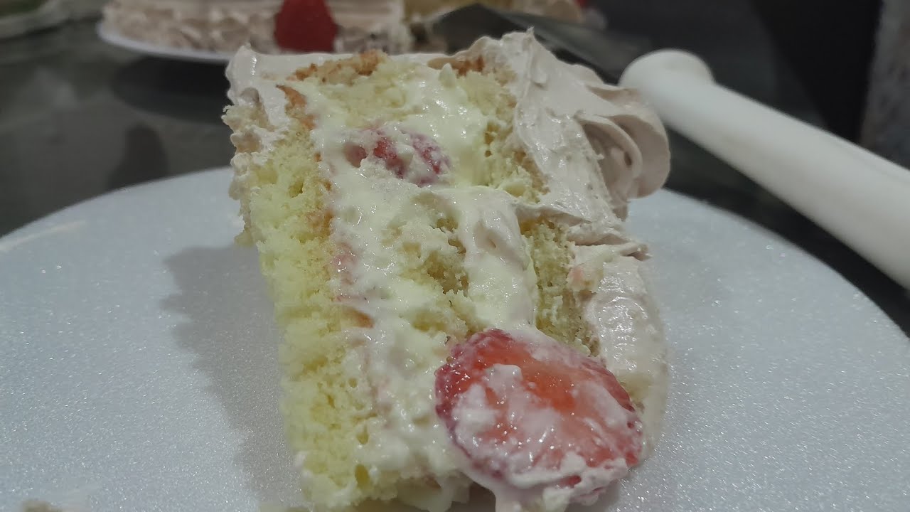 Como fazer Bolo de Aniversário  Nata com morango 🍓