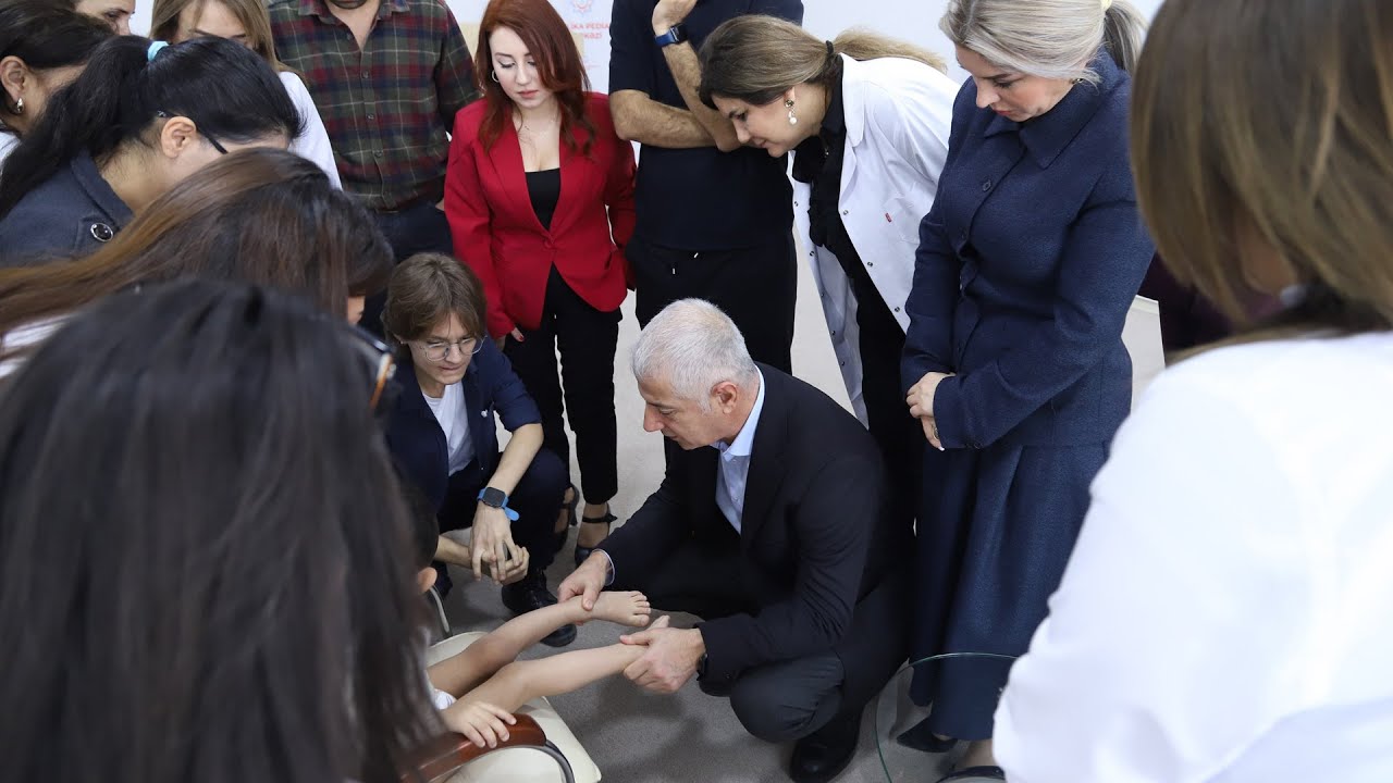Uşaq nevrologiya xəstəxanasında serebral iflicdə yeriş analizi mövzusunda tədbir keçirildi