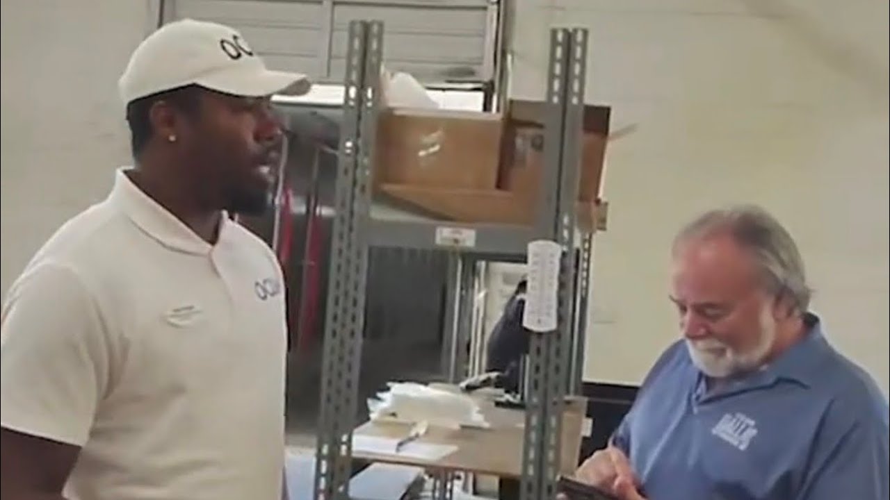 ОН НЕ ХОТЕЛ ВИДЕТЬ, КАК Я ЕМ!!