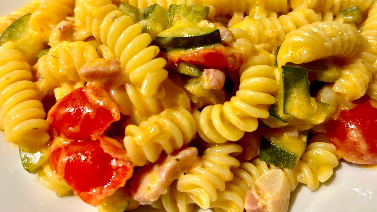 Solo 2 minuti per questa pasta zucchine e robiola | Gustosa e leggera pronta in pochi minuti!