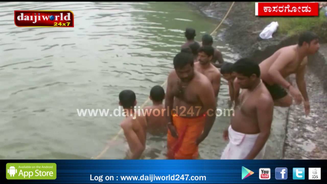 Thousands of devotees took place in the holy water bath on the occasion of Kaveri Sankramana
