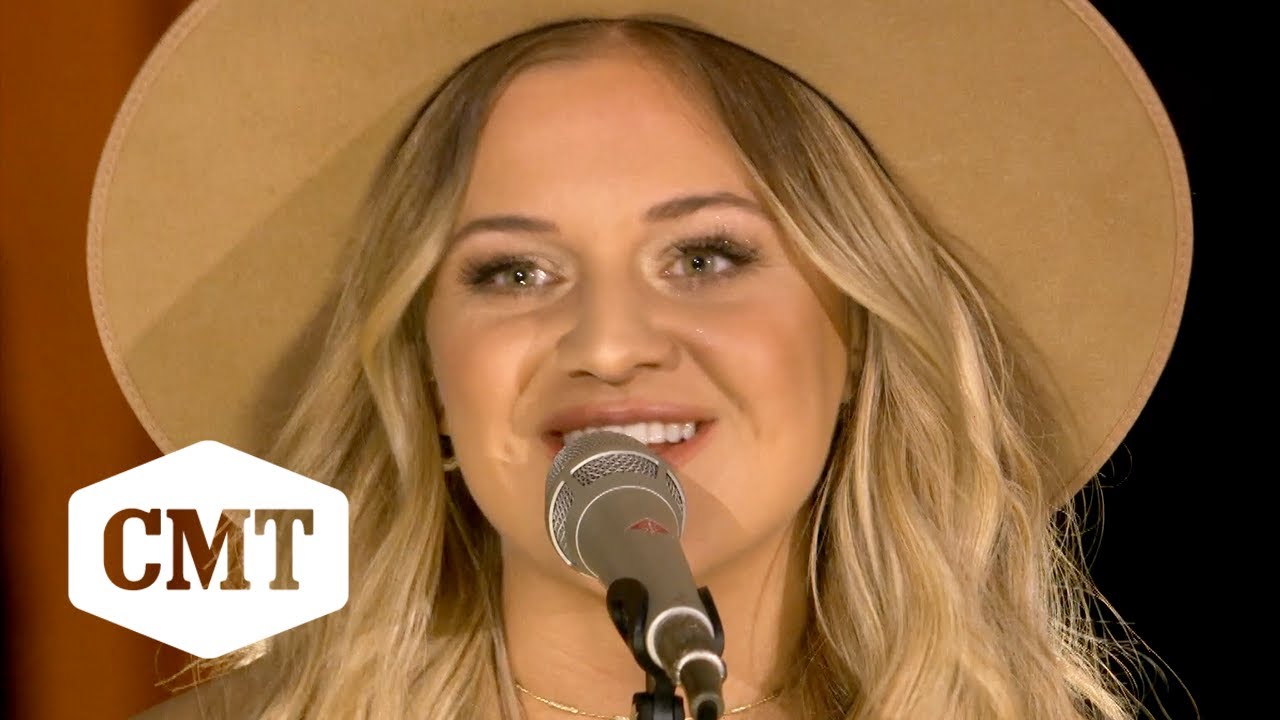 Kelsea Ballerini: Acoustic Performance of 
