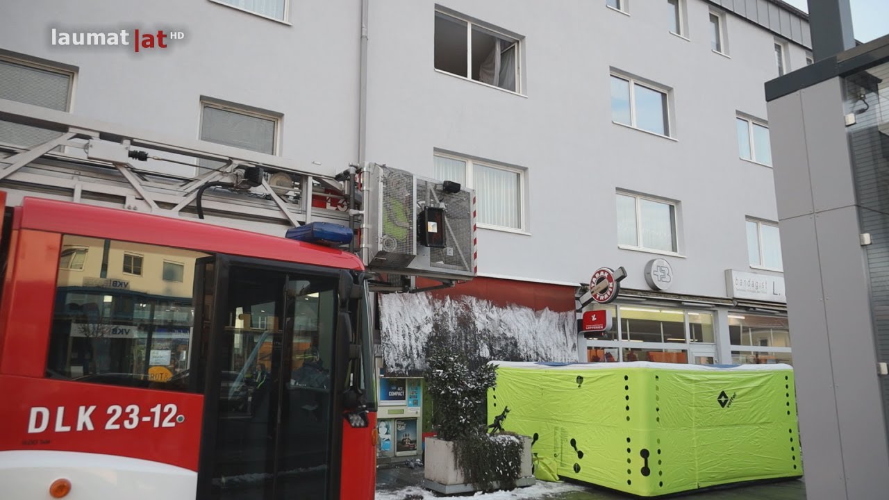 Drei Kinder und Erwachsener retten sich bei K&uuml;chenbrand in Traun mit Sprung aus 2. Stock