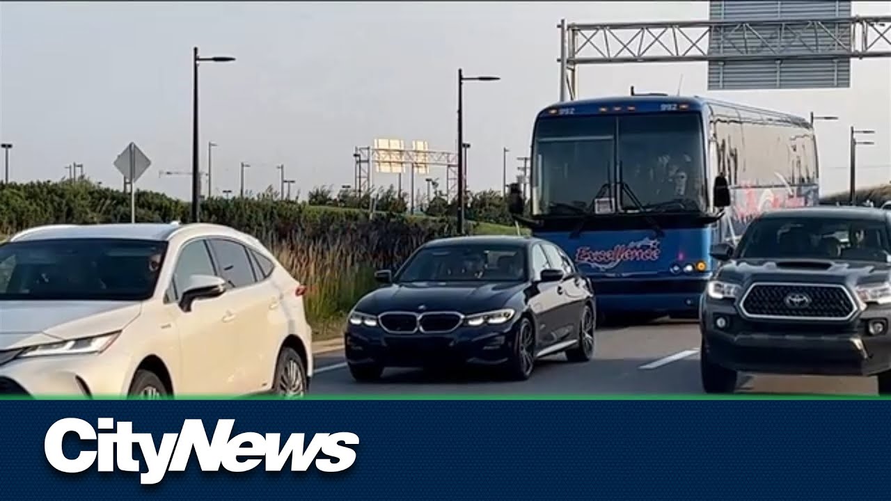 Traffic jams entering Montreal-Trudeau airport