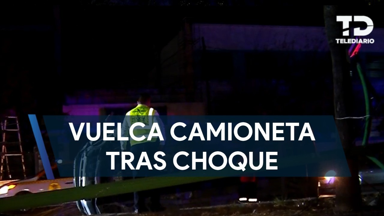 Camioneta vuelca tras choque en la avenida Francisco I  Madero en Monterrey