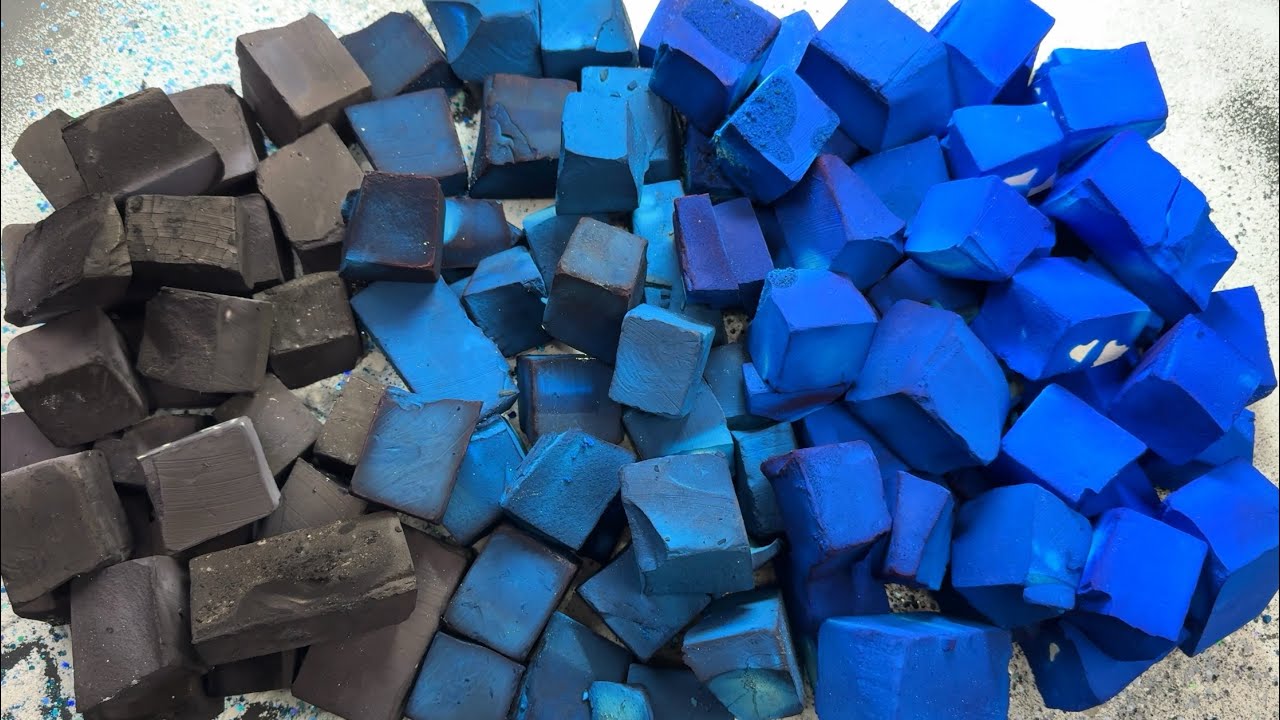 Black to Blue Dyed Chunks💕