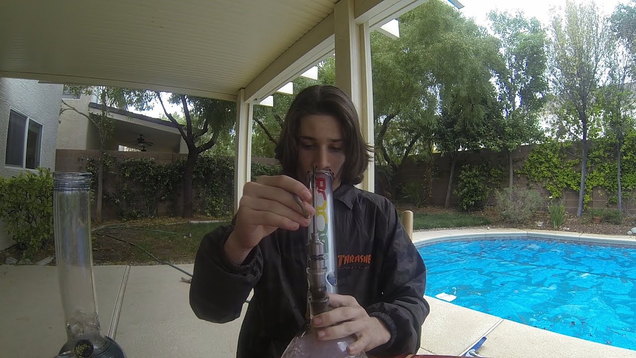 BACKYARD BONG RIPS & DABS!