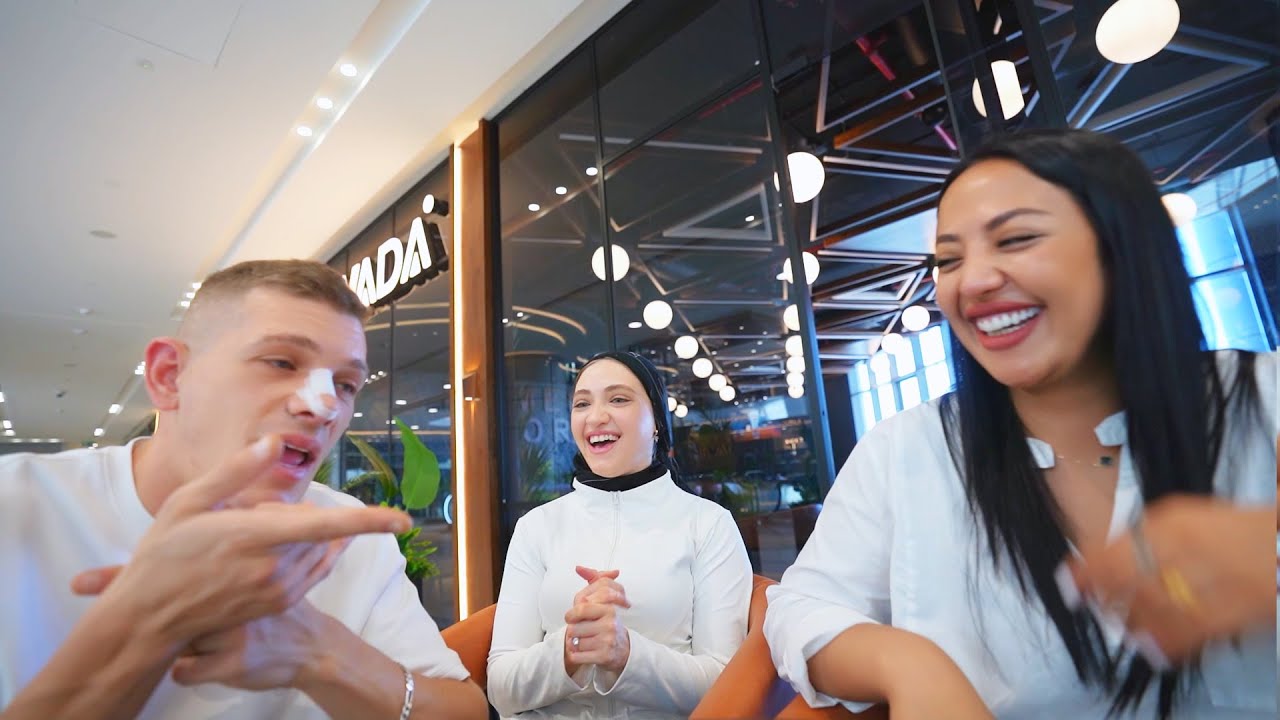 مقلب الدلع والتصنع في المول!..إنفجرت أعصابه😡🙈