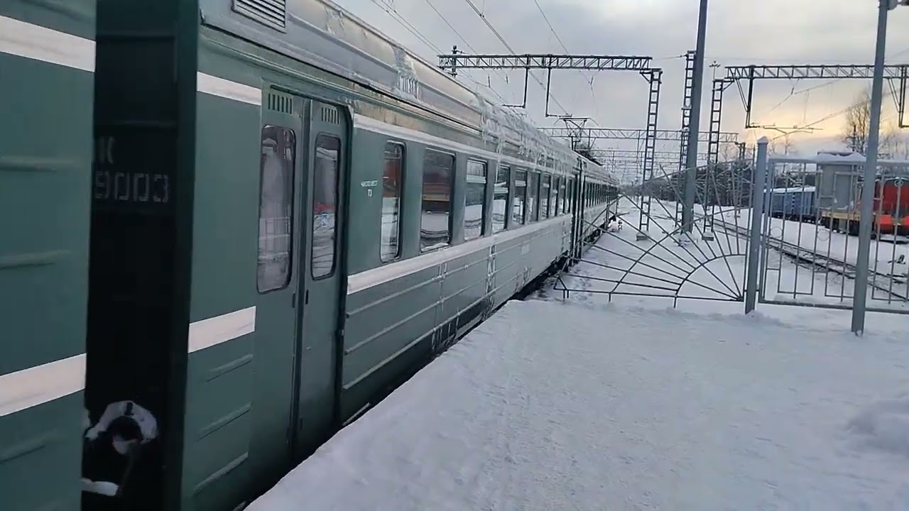 ЭР2к-980 ЛаХта прибывает на 3 путь ст. Павловск