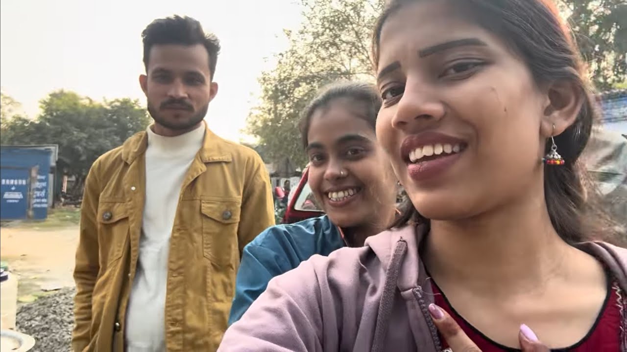 Ghumna phirna gaon ke mohalle me amidst shaadi| Vlog