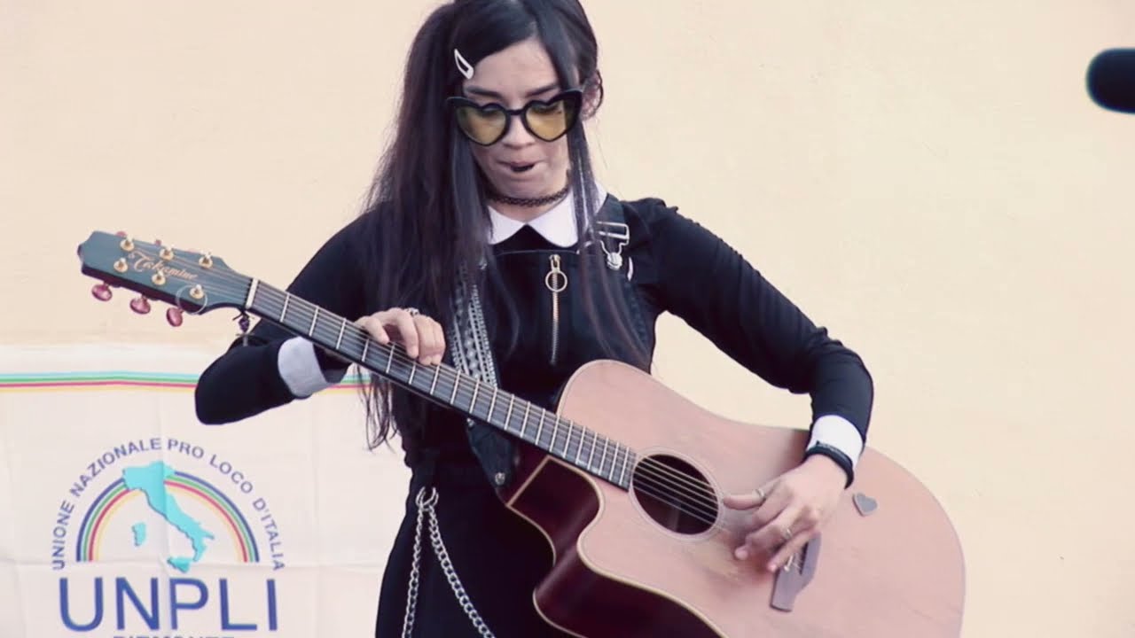 Anna Mancini a Un Paese a sei corde