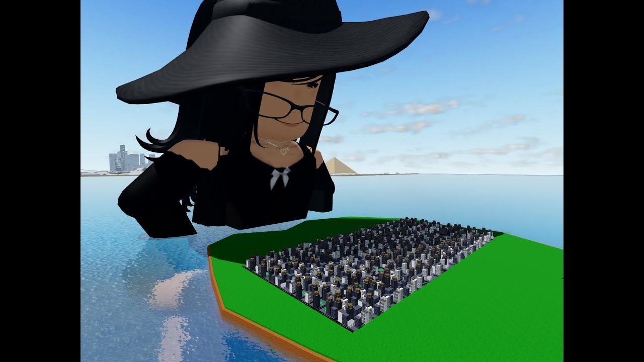 Huge GIANTESS CRUSH tiny island. - ROBLOX