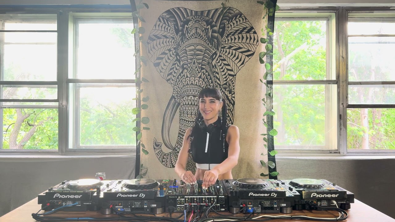 Elephant Session Mix # 61 OM.EL BEAT is Batoul Al Mohamad,