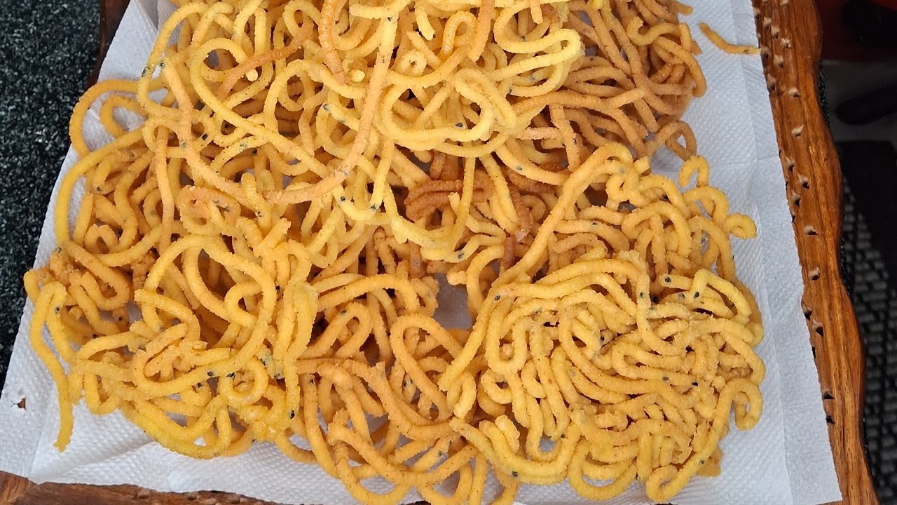 Murukku / Chakli Without Maida | Crispy South Indian Chakali Recipe | Rice Flour Murukku