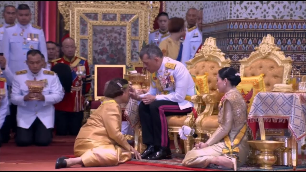 พระราชพิธีเฉลิมพระปรมาภิไธย พระนามาภิไธย และสถาปนาพระฐานันดรศักดิ์พระบรมวงศ์ (1)