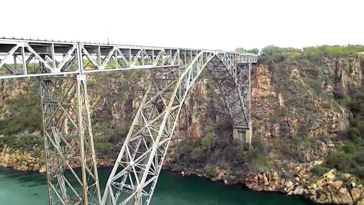 Divisa de Bahia e Alagoas na Ponte de Paulo Afonso, Rio São Francisco
