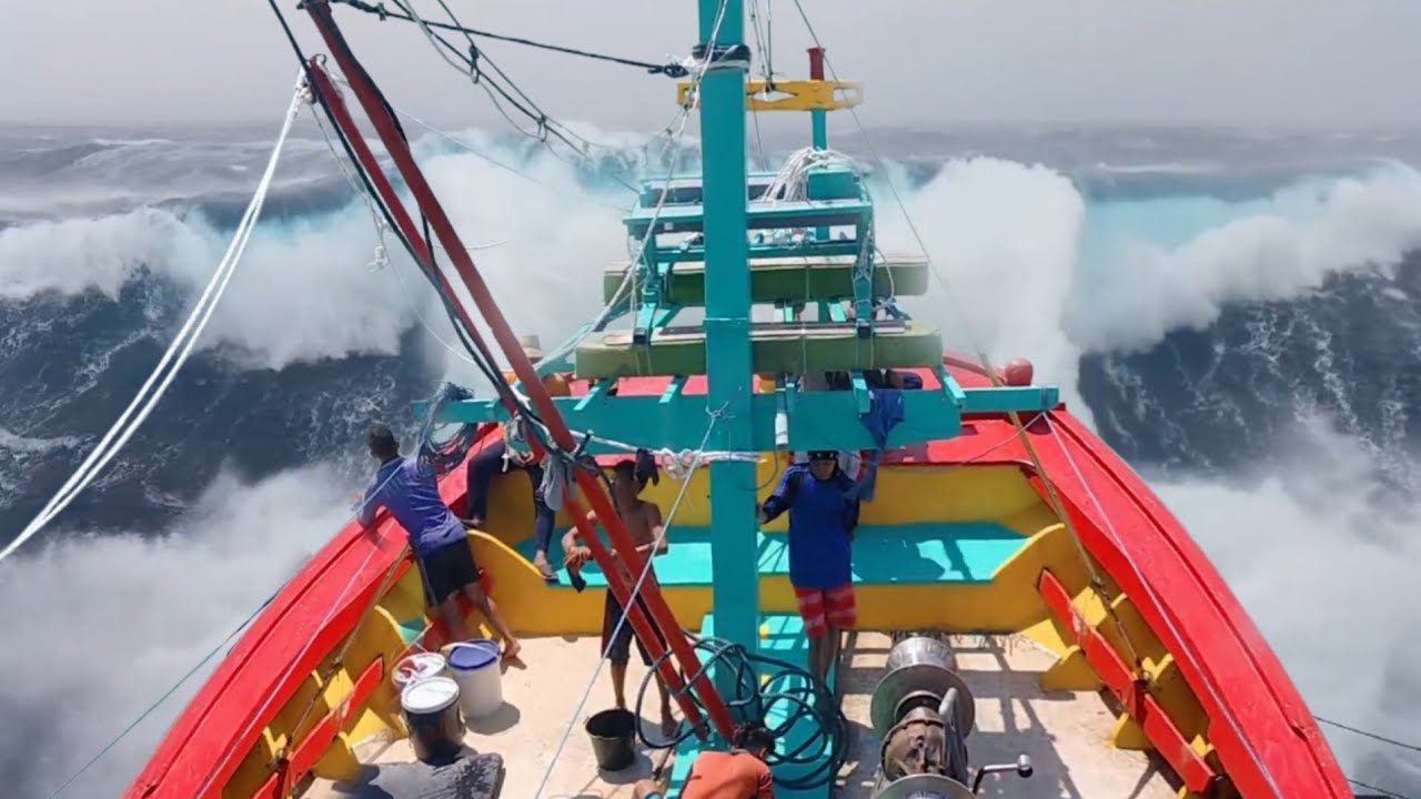 Antara Hidup dan Mati!! Kejebak Badai di Tengah Laut || Nelayan Indonesia - Cupliz Ahmad