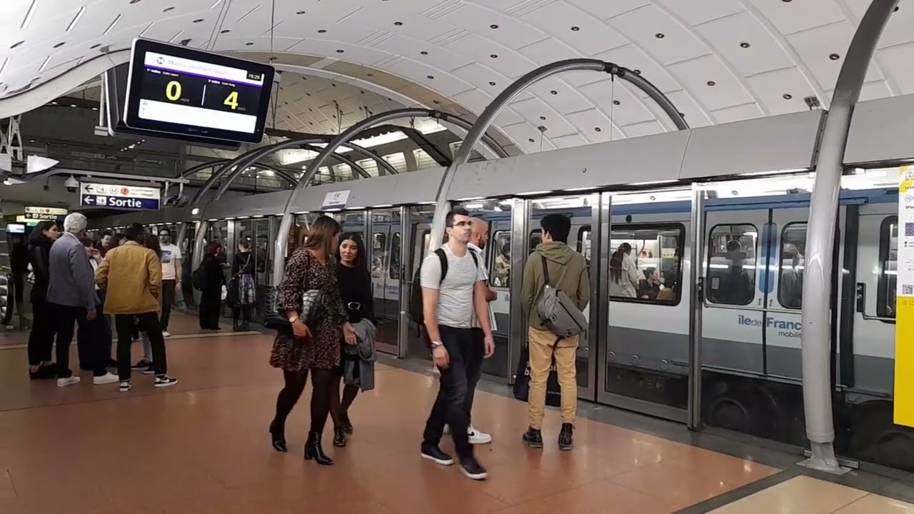 Métro ligne 14 à Pyramides - MP 89, MP 05 et MP 14.