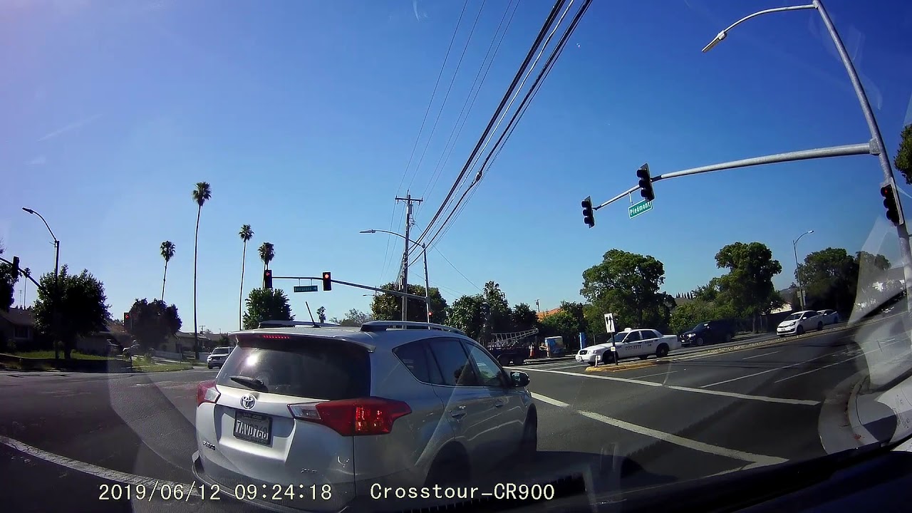 who is at fault in this right turn accident?
