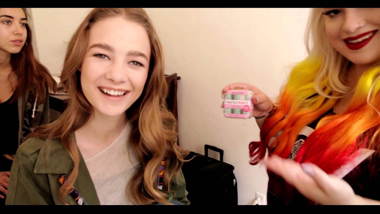 Fing'rs Behind the Scenes