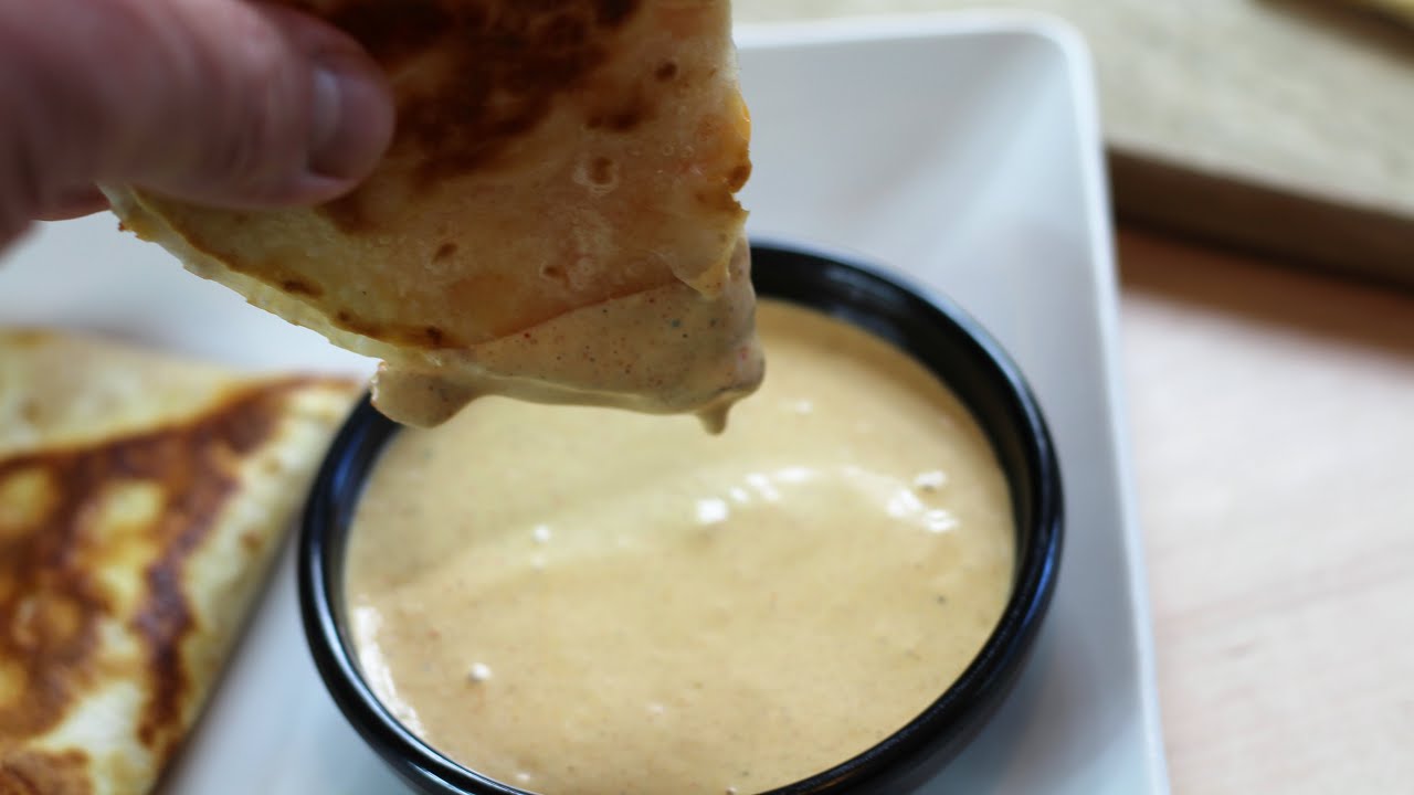 Соус для кесадильи Taco Bell | Это только еда с шеф-поваром Джоном Политтом