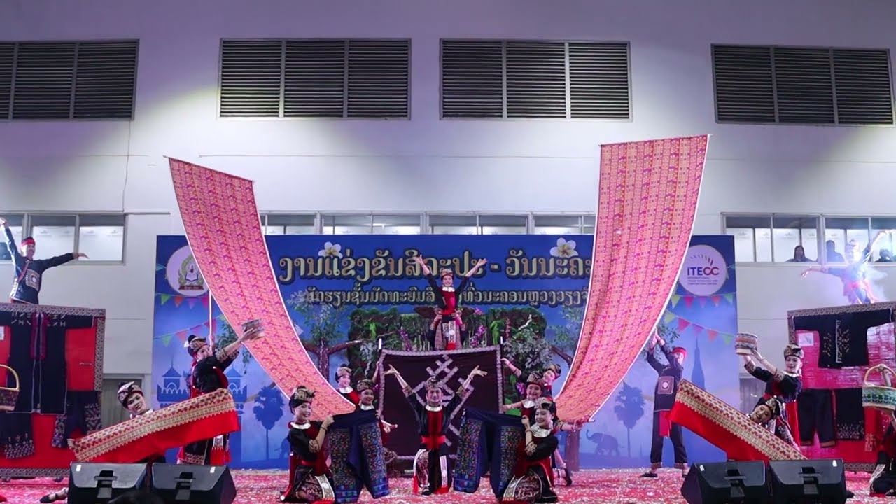 ຫັດຖະສິນຜືນຜ້າເຜົ່າອິວມ້ຽນ