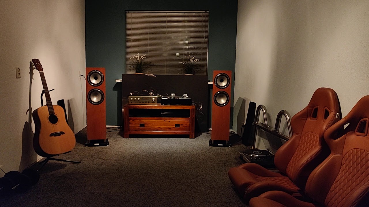 Tannoy Revolution XT8F, Accuphase E205, Bluesound node 2