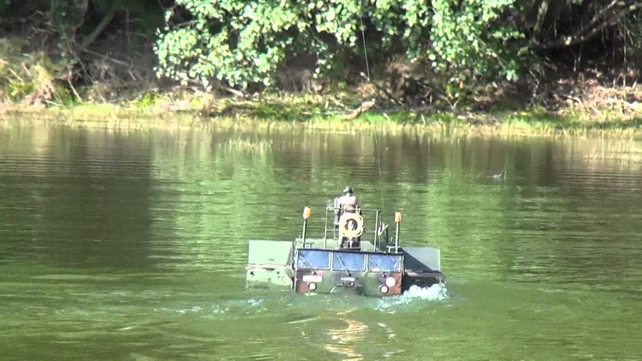 Amphibienfahrzeug Alligator M2