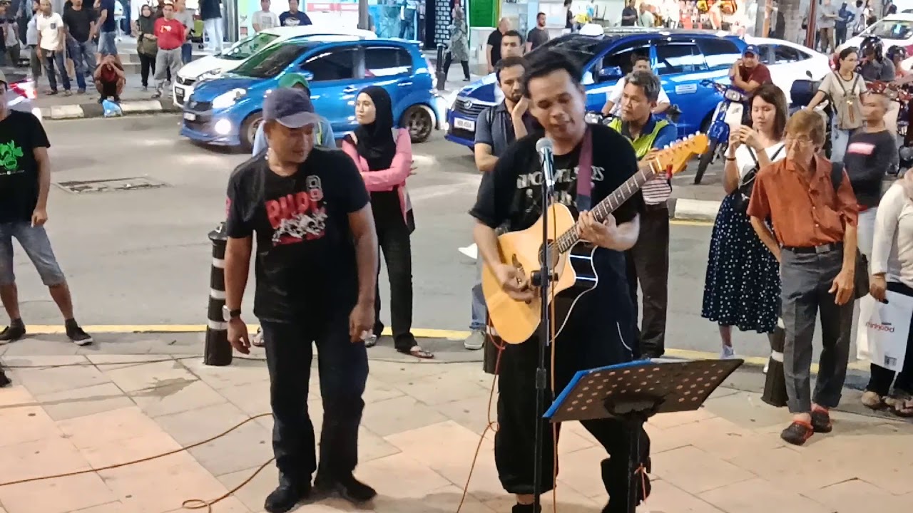 Tiba2 dia turun ..sangat power bebb..Sambutlah Kasih di Bukit Bintang Kuala Lumpur