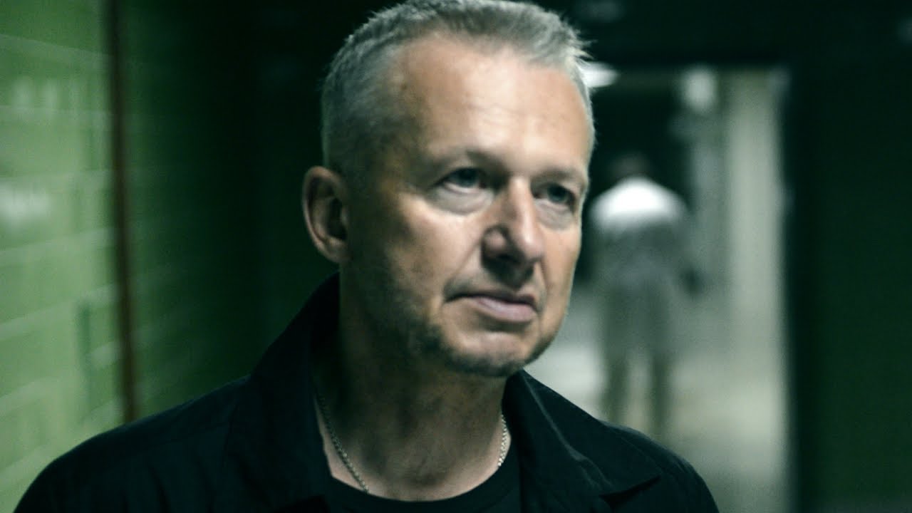 Paradoks - Niespodziewane najście - scena z odc. 1