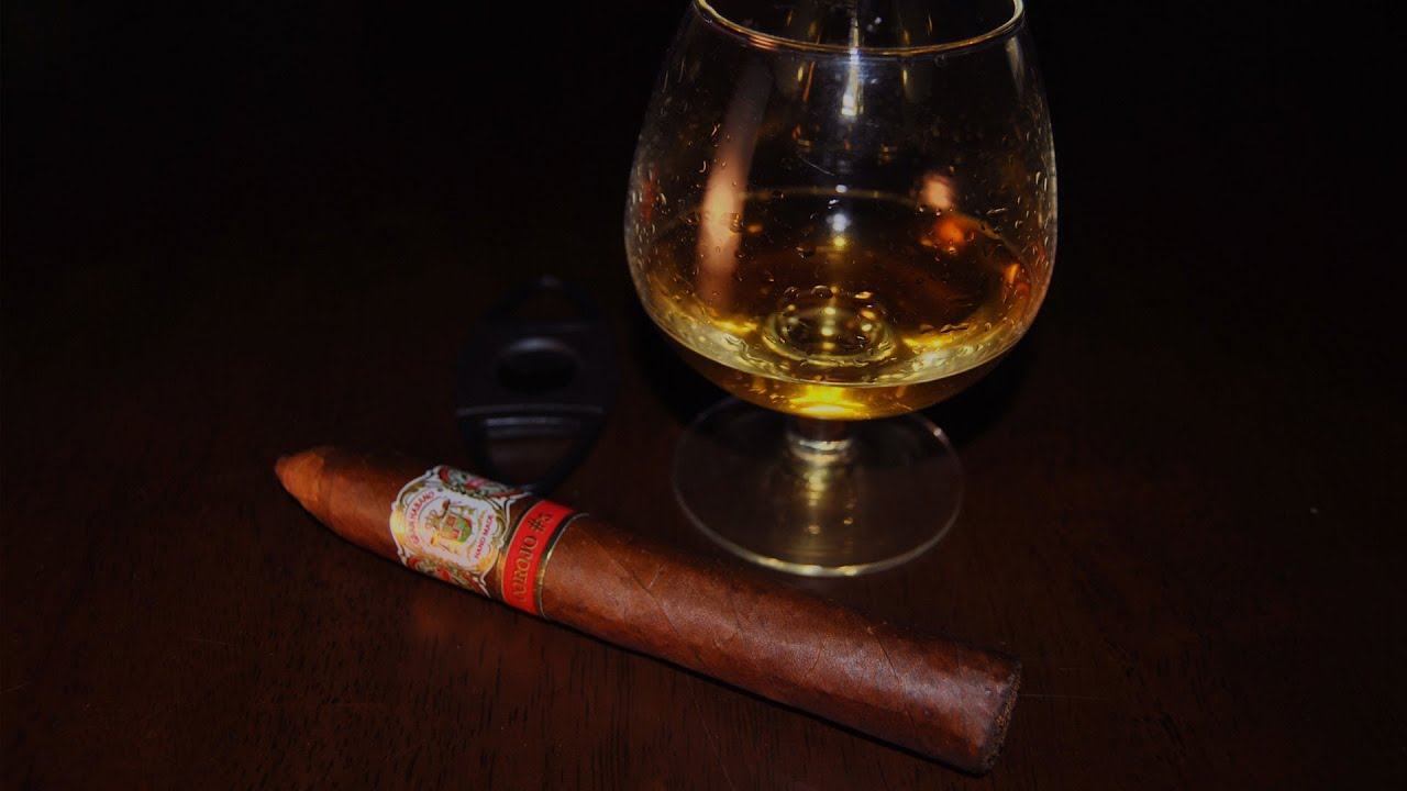 Gran Habano Corojo #5 Pyramid ja Larsen konjakki