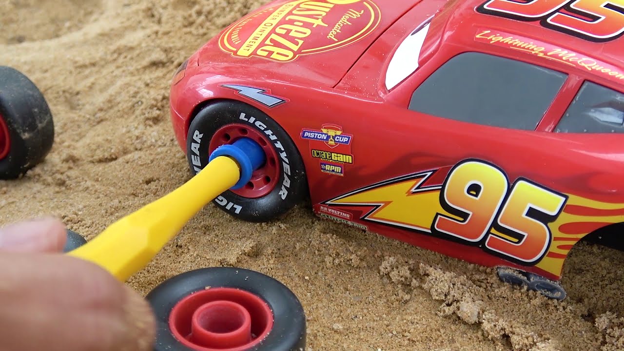 Montagem de Carros Rel&acirc;mpago Mcqueen brinquedos para crian&ccedil;as