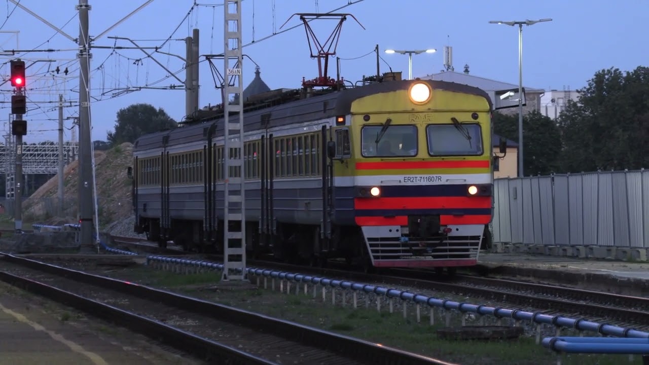 Электропоезд ЭР2T-7116 на ст. Рига-Пасс / ER2T-7116 EMU at Riga main station