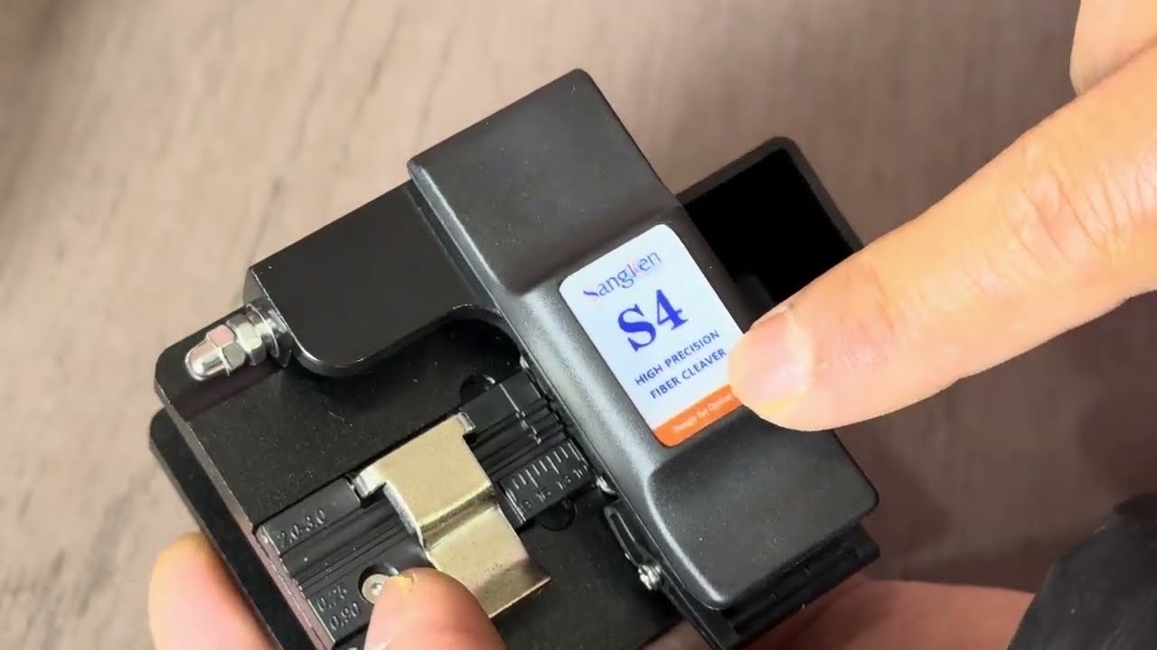 Optical fiber cleaver S4 High quality material Reliable, precise cutting angle Very reasonable price