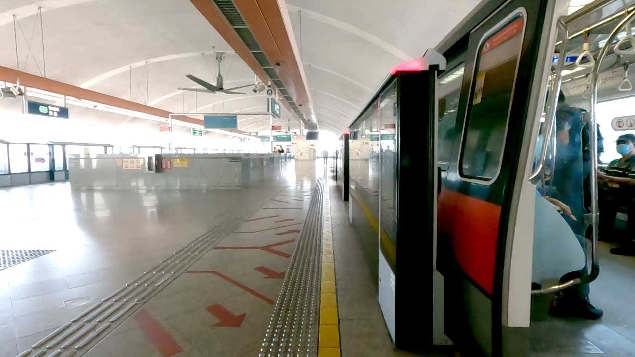 Singapore MRT ride from Bedok to Bugis train station 2 of 2