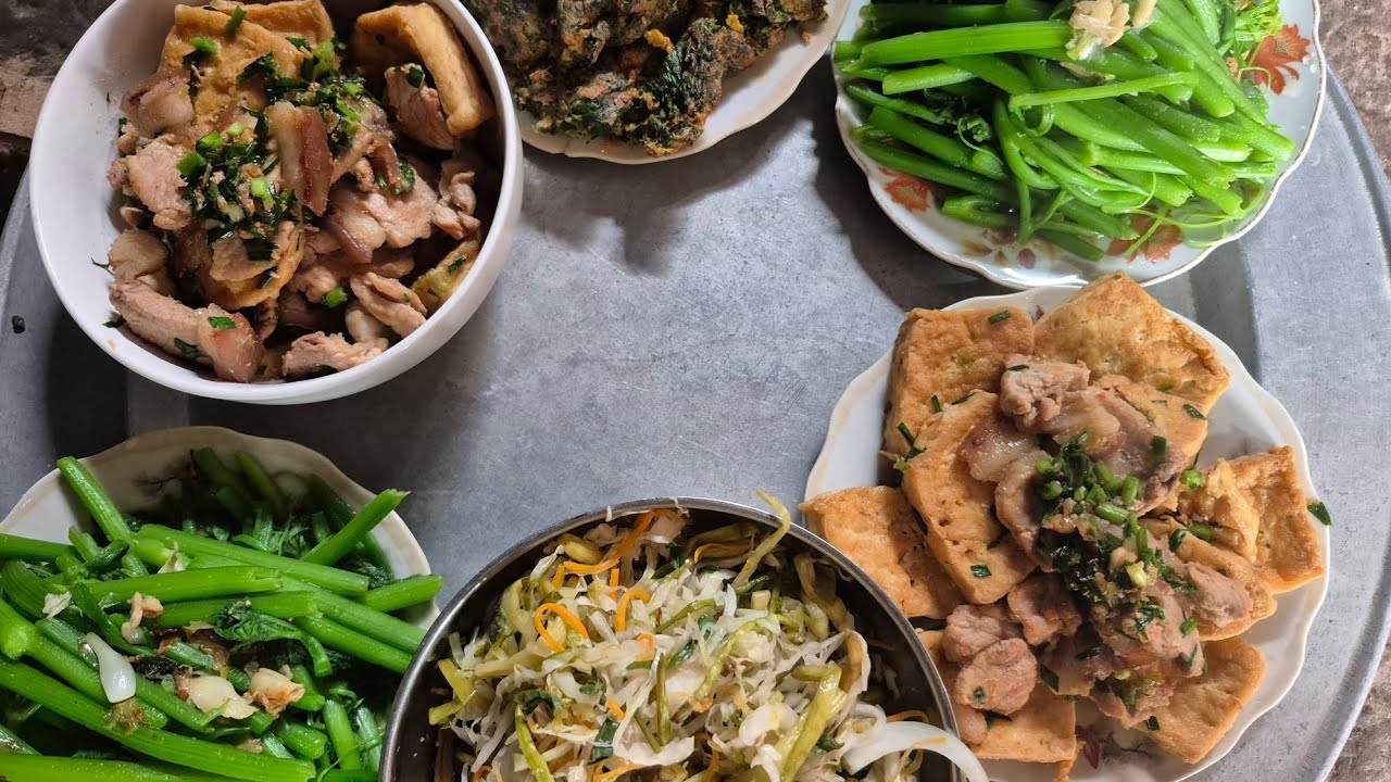 Bữa Cơm Đơn Giản C&ugrave;ng Em G&aacute;i V&agrave; Con Ch&aacute;u