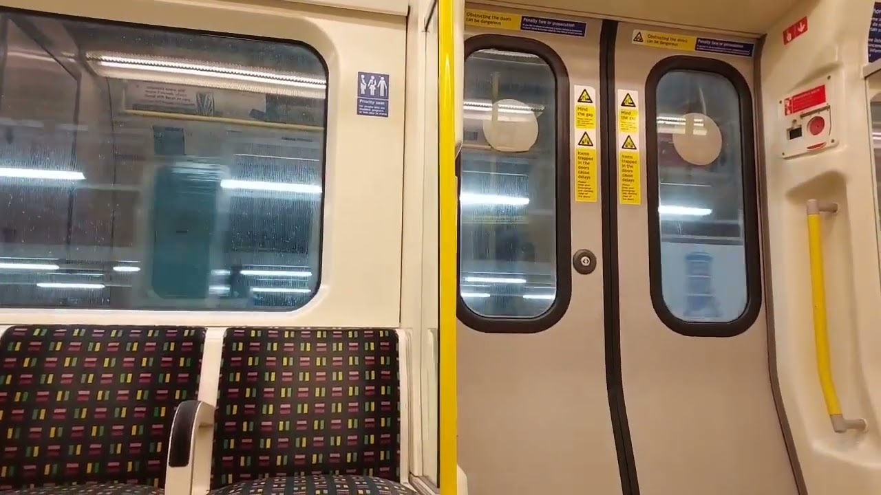 Journey on the Circle Line London Underground S7 Stock