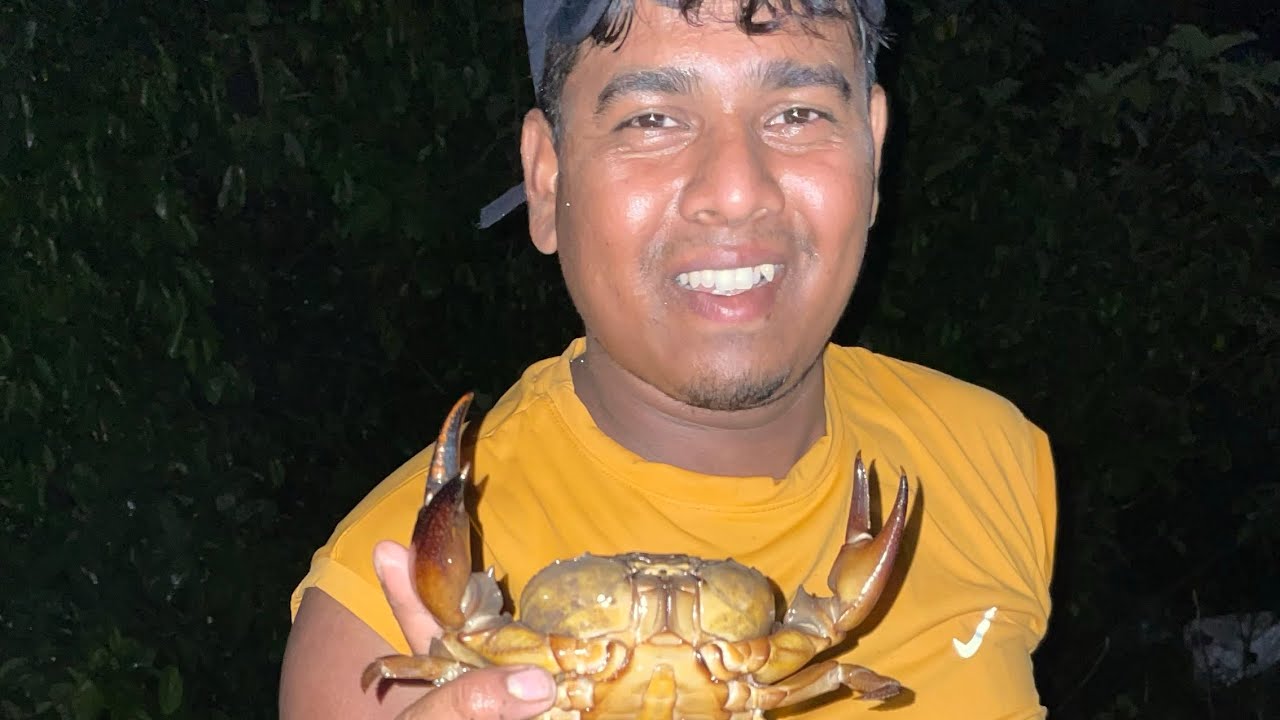 # black crab 🦀 catching 