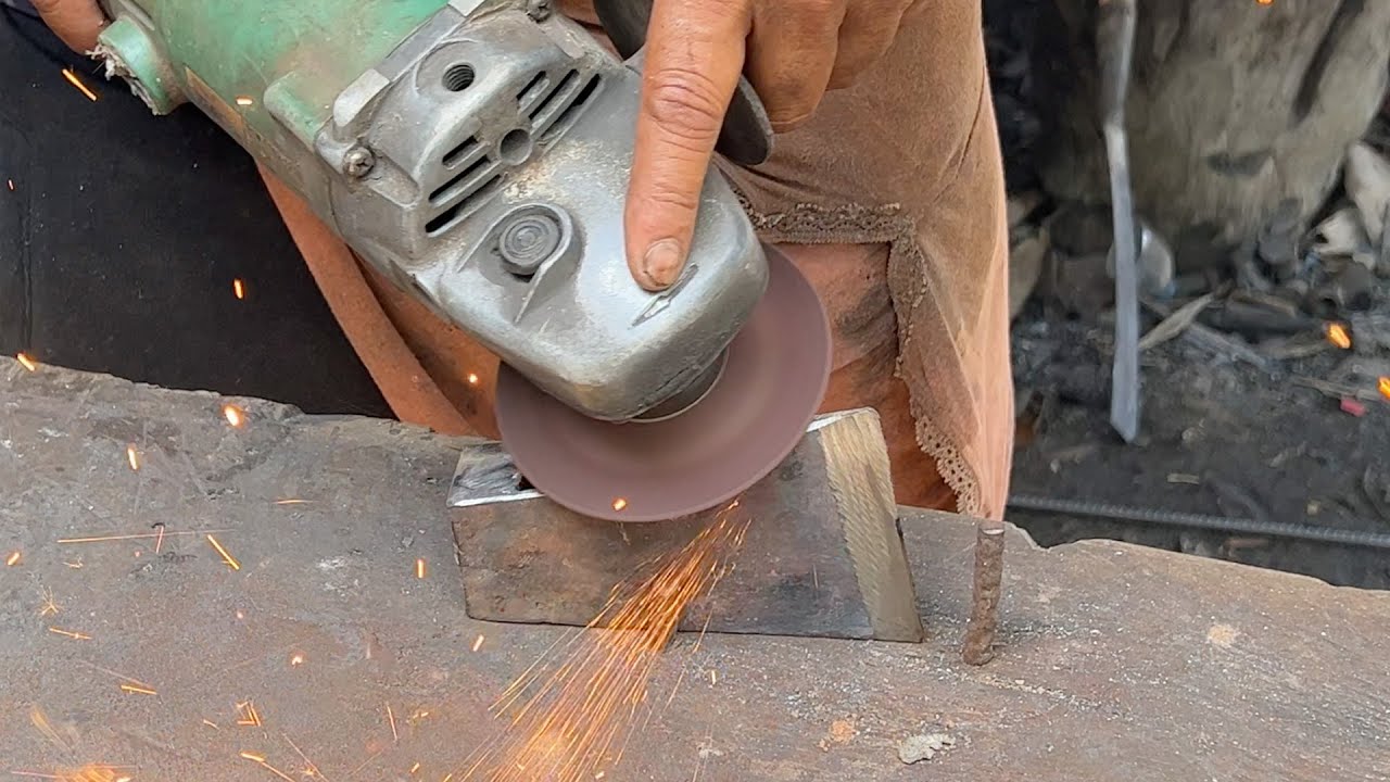 Axe Making - Forging A Powerful AXE From The Rusty Axe