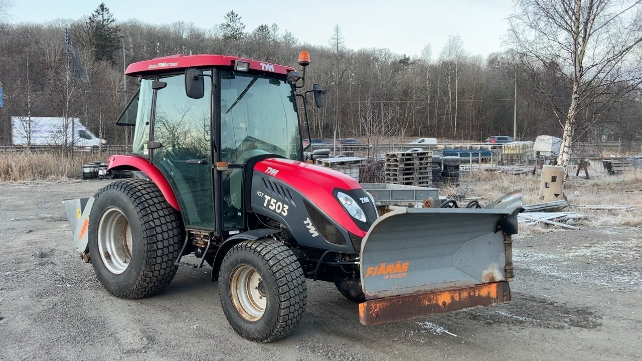 Köp Traktor TYM HST T503 med plog & spridare på Klaravik