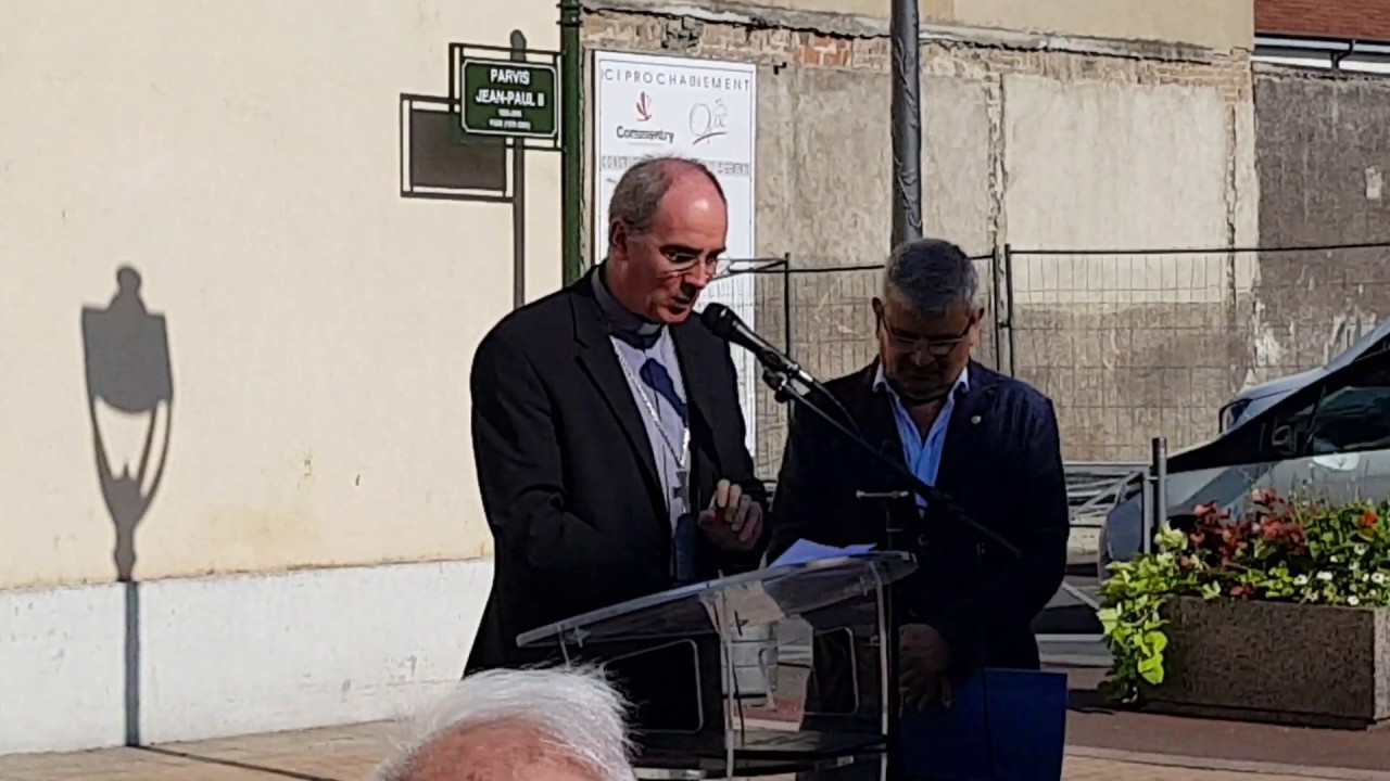 Le parvis Jean-Paul II &agrave; Commentry : Discours de Mgr Percerou