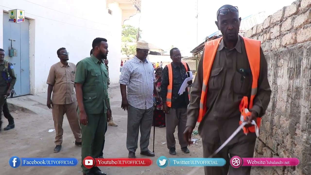 Maamulka degmada Kismaayo ayaa bilaabay inay baneeyaan wadoyinka dhexmara xafadaha magalada Kismayo