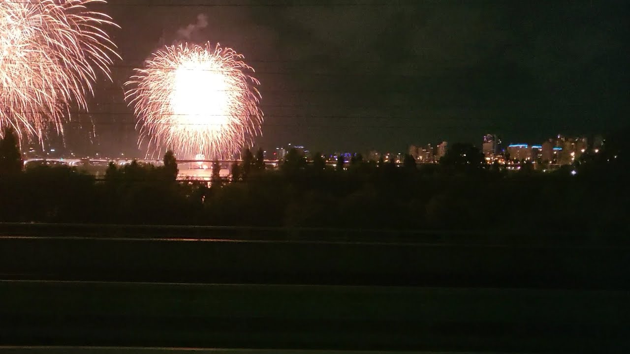 1호선 한강철교에서 즐기는 '서울세계불꽃축제 2022'
