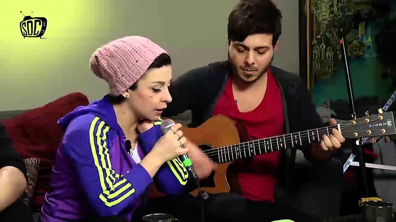 Model -  Antidepresan G&uuml;l&uuml;msemesi Akustik Canlı