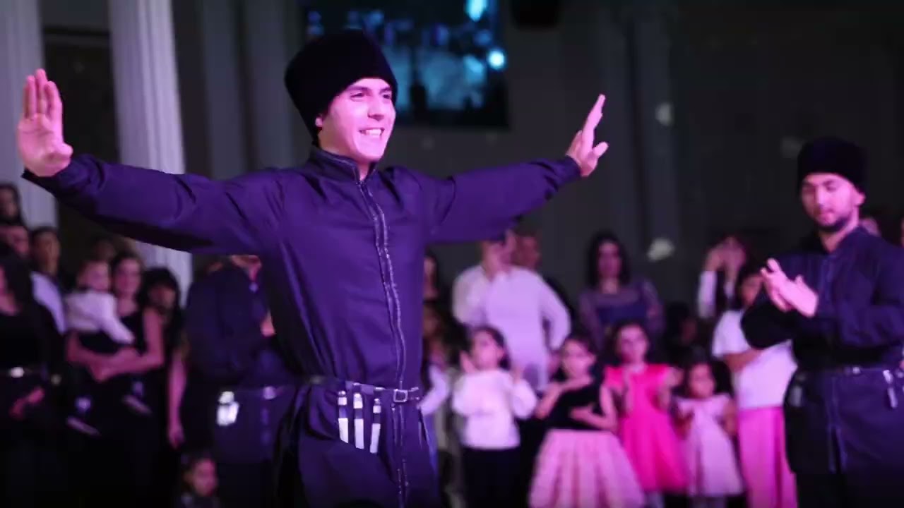 Народный азербайджанский ансамбль песни и танца 